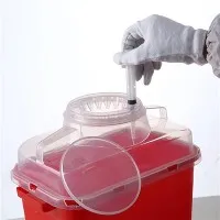 Контейнери та аксесуари для утилізації гострих предметів